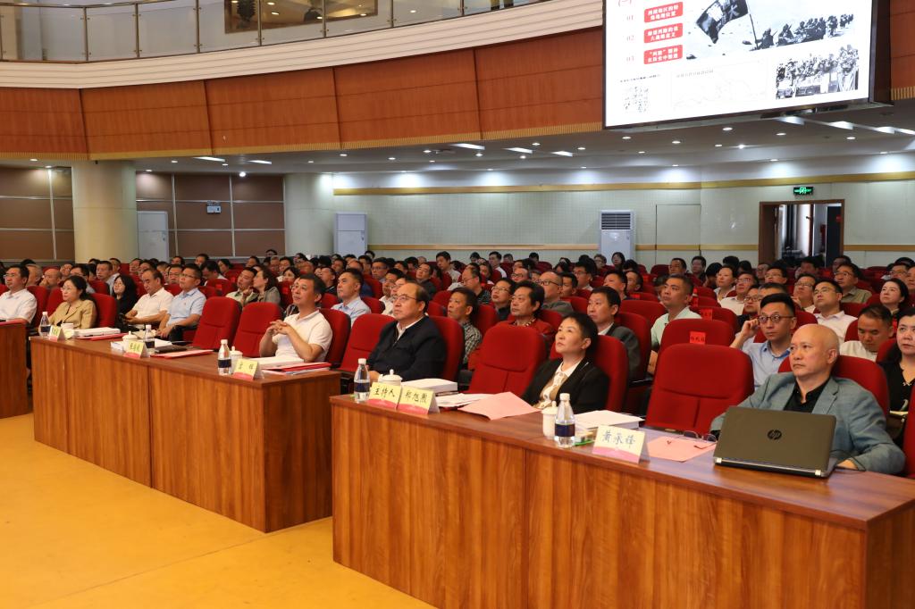 【喜迎党代会】谈心得 话感悟：重庆交通大学教师校友代表积极探讨成长型大学建设专题报告（三）