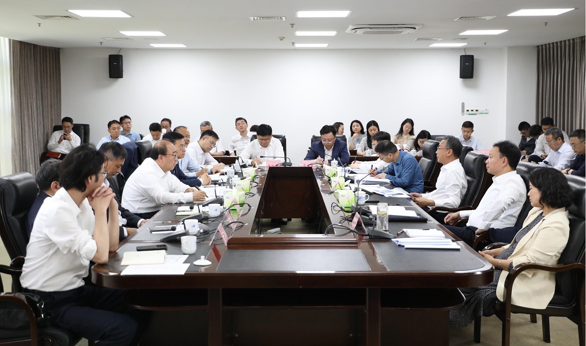 重庆交通大学党委书记宫辉、校长赖远明率队赴南岸区重庆经开区交流座谈